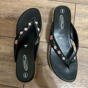 Lower East Side Sandals. Navy Blue Pink. Size 9. Great Condition.